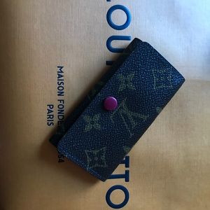 Louis Vuitton 4 key holder